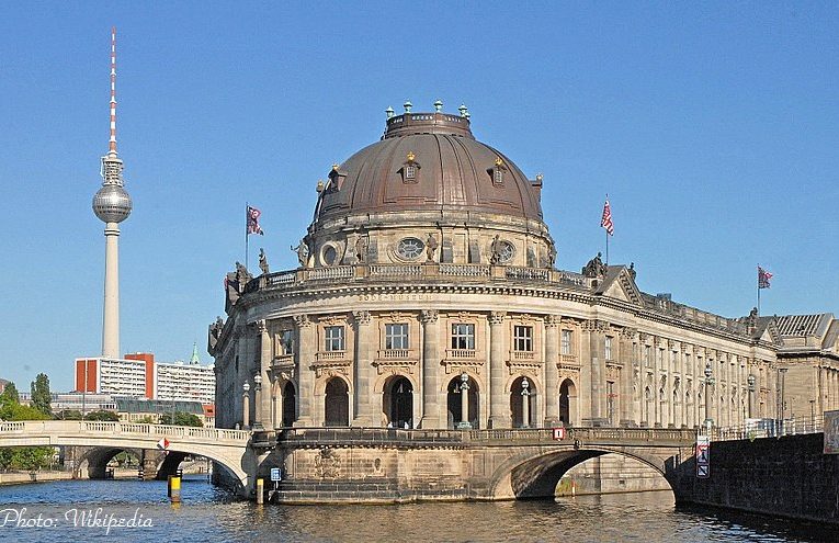 En Alemania de hoy, se abren museos, exposiciones, escuelas, peluquerías