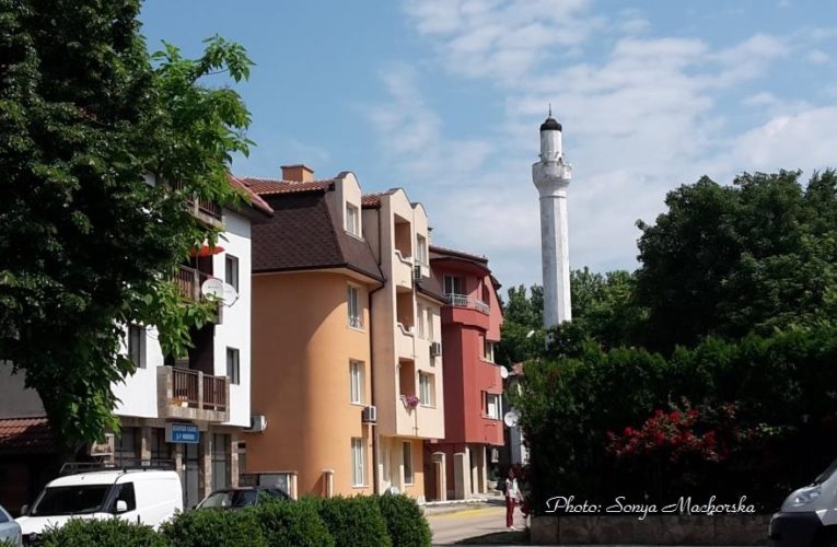 Джамиите в България отварят от днес с петъчна молитва
