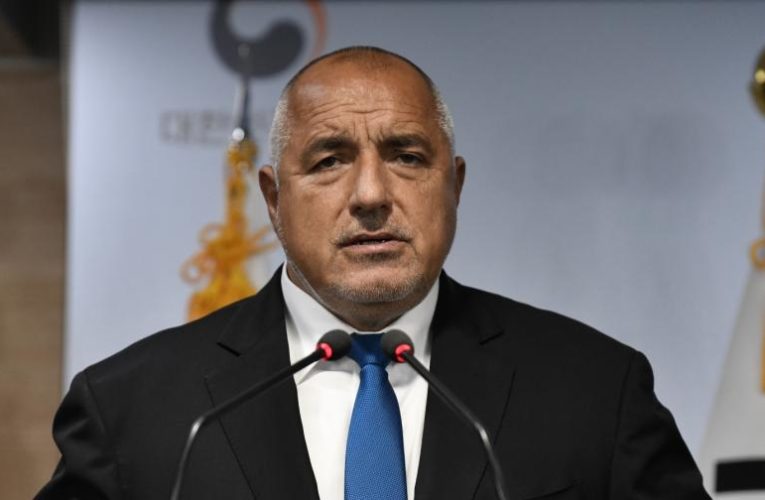 Борисов поиска първите три оставки
