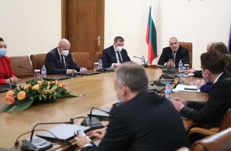Премиерът Борисов депозира оставката на кабинета