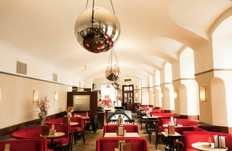 Виенски кафенета стават „летящи“ класни стаи