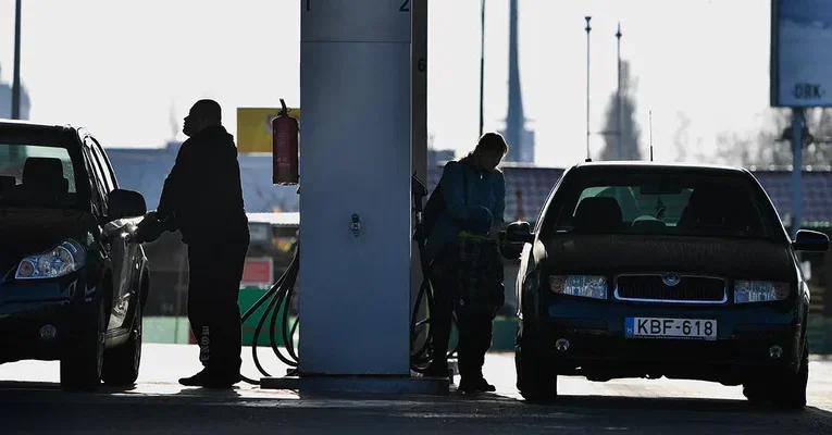 Будапеща налага ограничения на бензина за чужденци