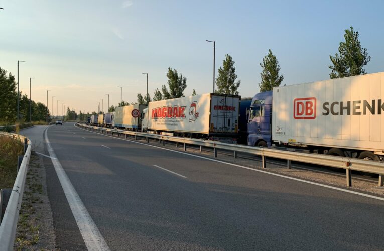 ТИР-ове блокират леките коли на Дунав мост Видин-Калафат