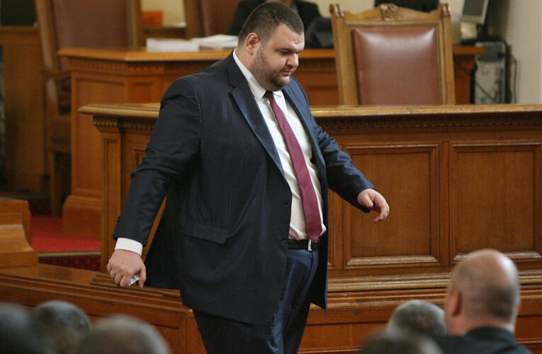 Издигнаха кандидатурата на Пеевски за шеф на Парламента