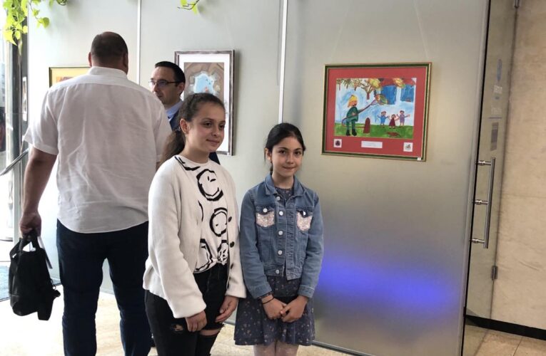 Рисунките на две видински момичета в национална изложба на Пожарната