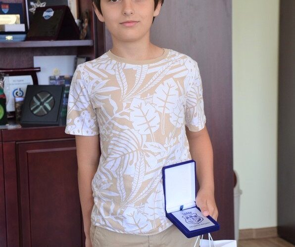 Поклон към 9-годишния Иван от Видин, постигнал 99%  на тест за интелигентност