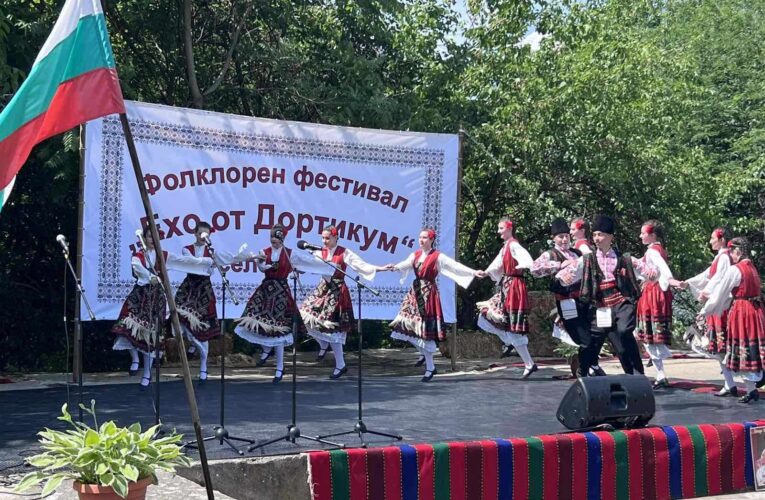 Фолклорен фестивал „Ехо от Дортикум“