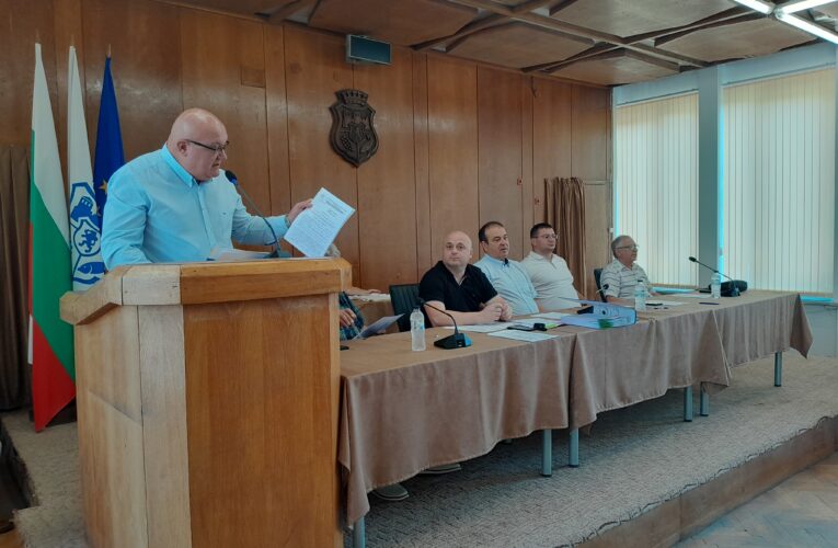 Заседание на Общинския съвет във Видин – стипендии, минерален извор, училищните площадки и децата