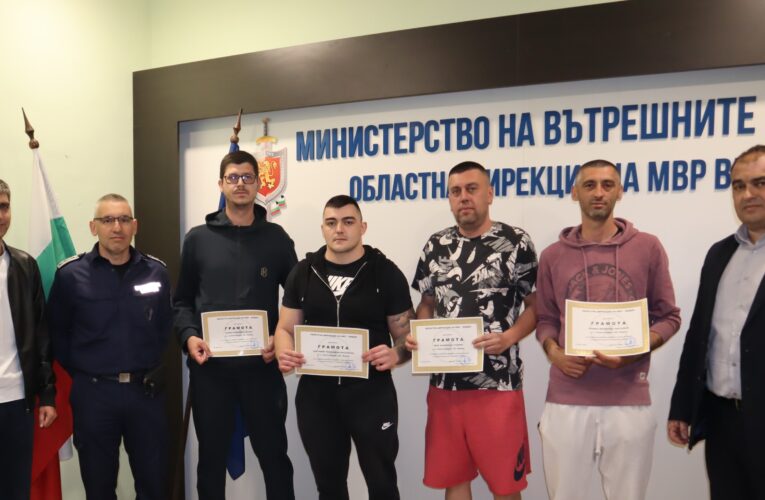 Грамоти за петима млади мъже, предотвратили телефонни измами