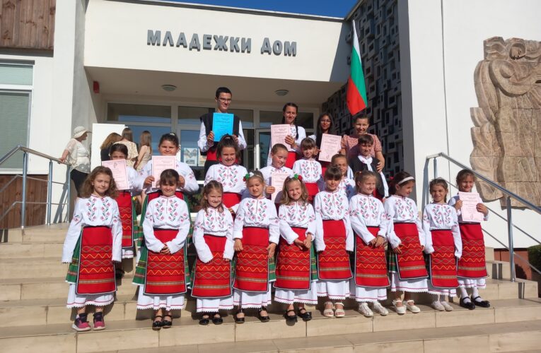 Тържествено завършиха Театралната школа и вокална група „Звънчета” в Белоградчик
