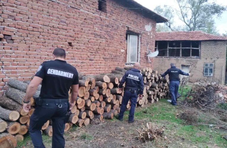 Кражба на пушка, заловен пласьор на наркотици и още