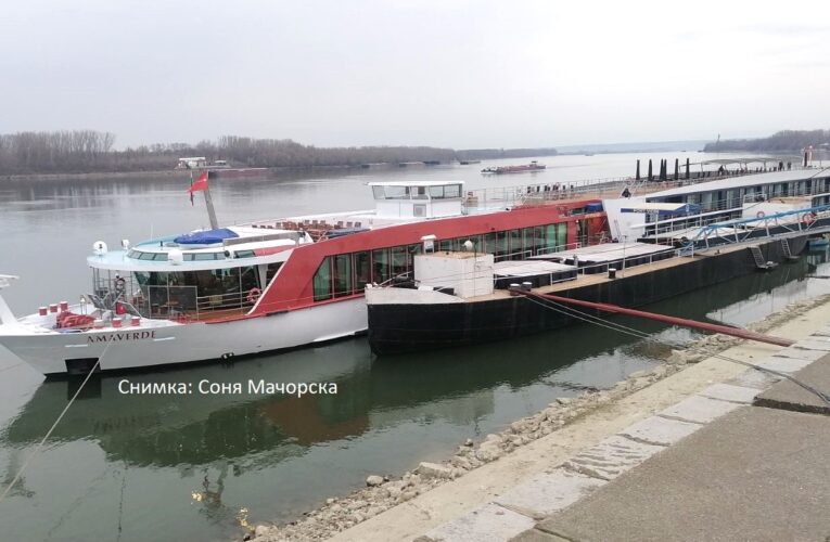 Акостира първият туристически кораб във Видин