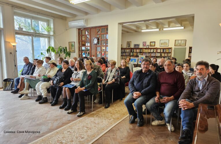 Читалище „Цвят“ с Цветен  литературен салон за Цветница