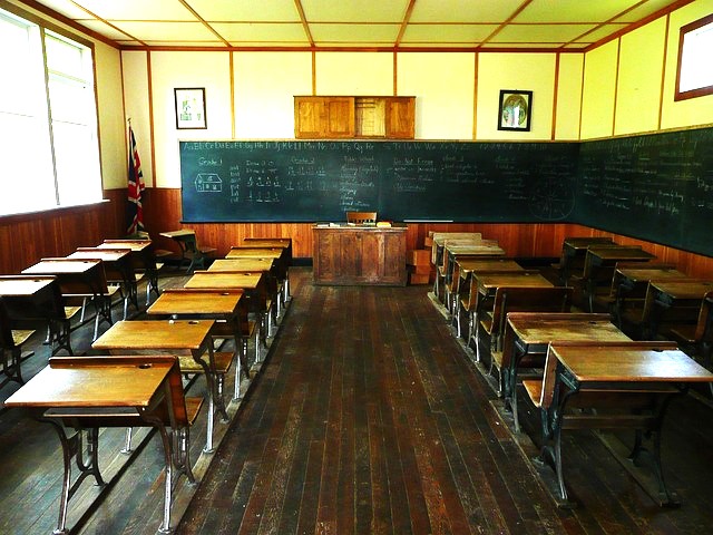 Правителството одобри 24 национални програми за образованието