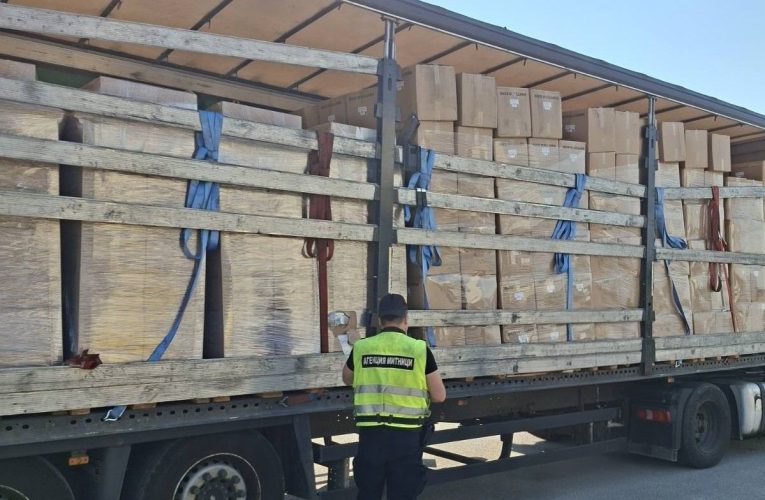 Митничари задържаха заготовки за опаковки на цигари до Видин