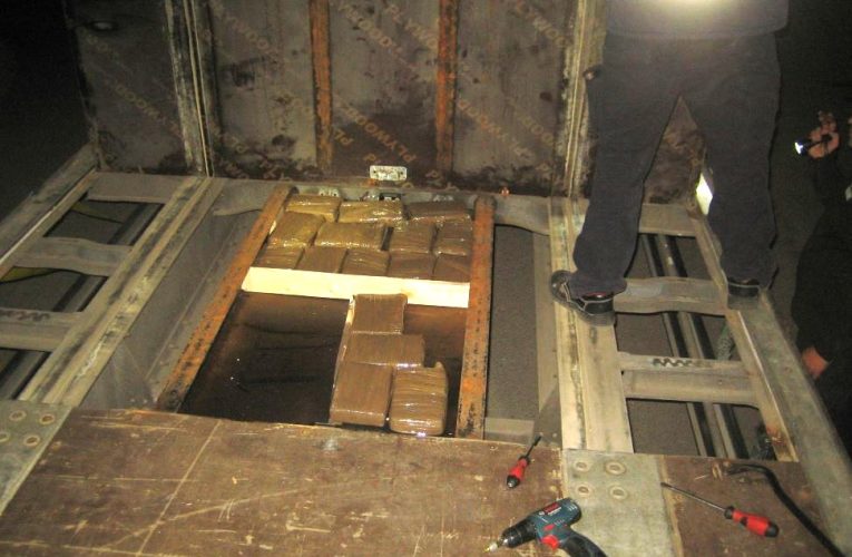 Общо 348 кг кокаин и марихуана задържаха в камион до Видин